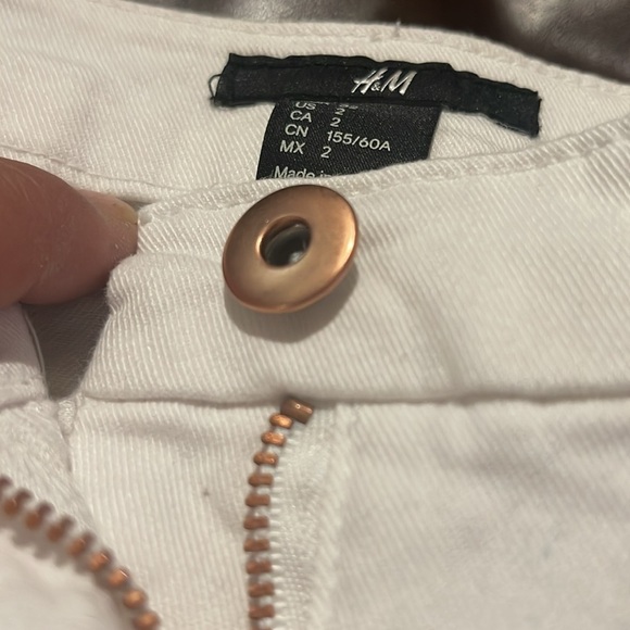 H&M White Denim Size 2 Shorts with Brown and Tan Embellishments - Picture 5 of 6